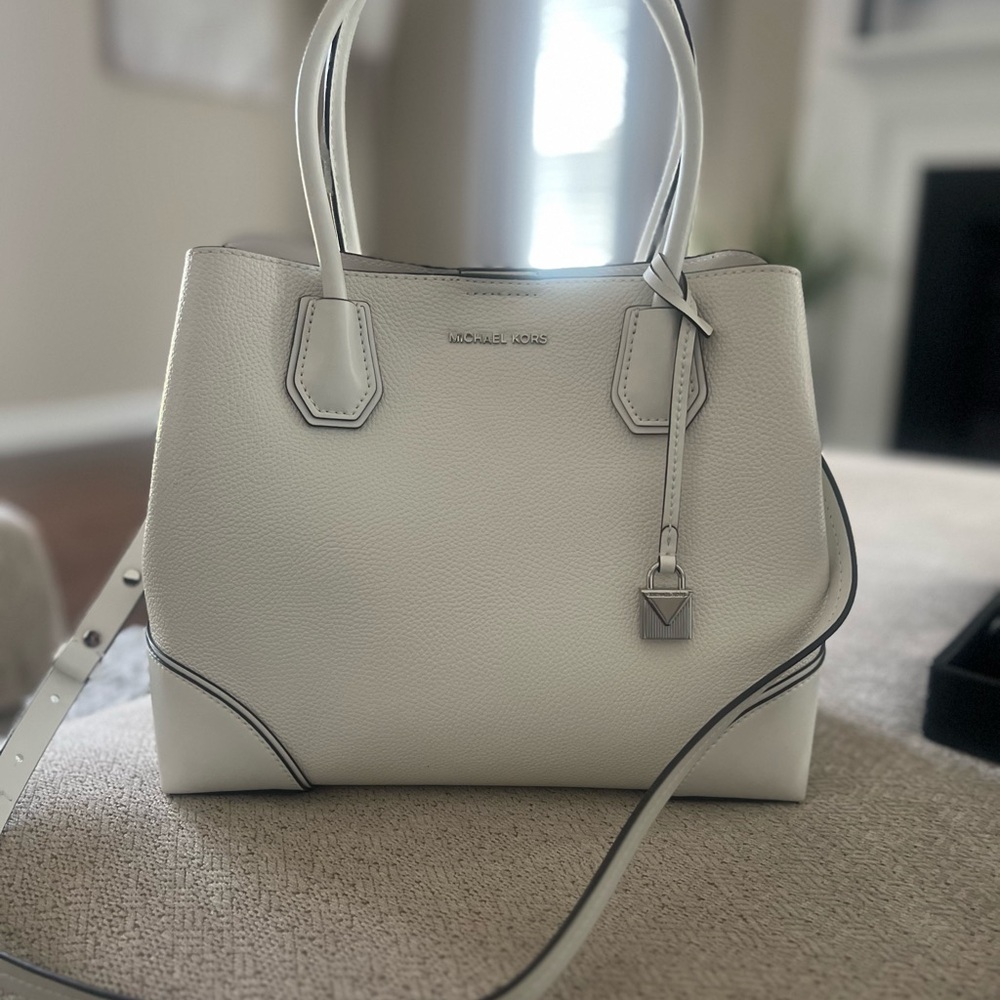 Michael Kors White Satchel with Structured Design and Classic Hardware